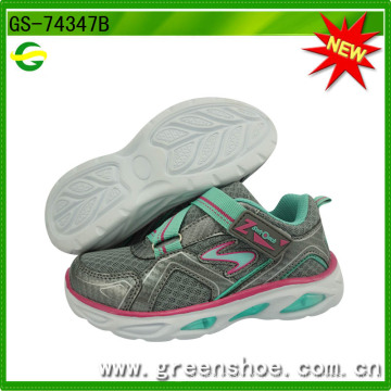 Neue Ankunfts-Kind-Kind-Sport-laufende Schuhe mit LED-Licht (GS-74347)